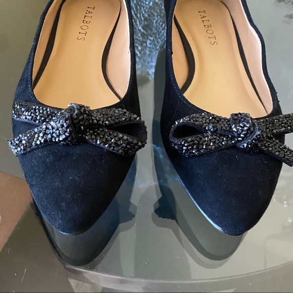 Talbots Black Suede Flats With bow Embellishments - Picture 3 of 14